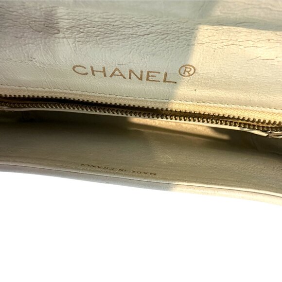 Vintage Chanel White Quilted Flap Bag | Gold Chain Classic - Picture 5 of 9